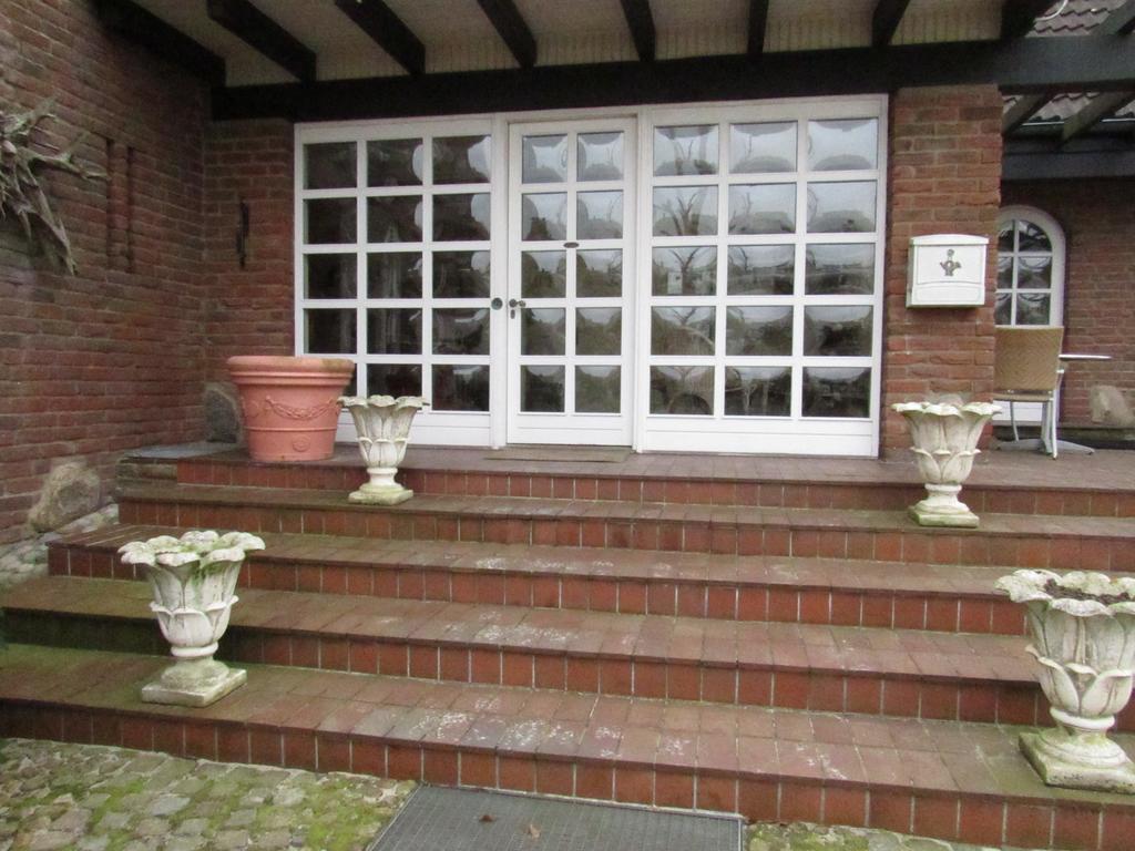 Wyk auf FöhrNordsee "Haus Luttenblick" Whg.: Meeresrauschenアパートメント エクステリア 写真