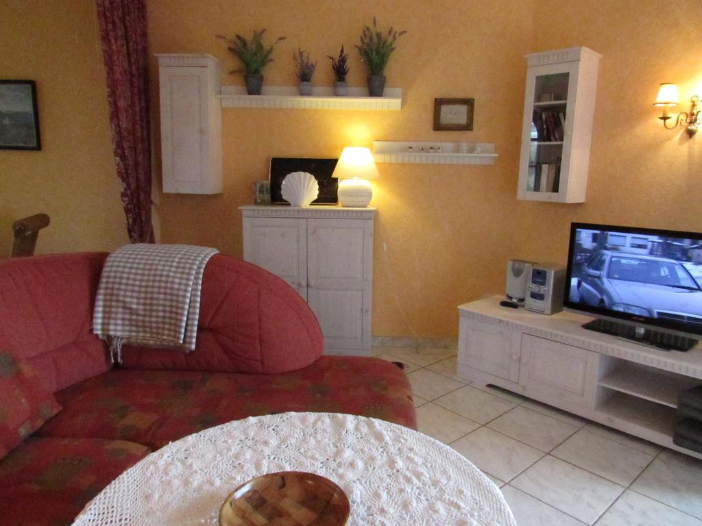 Wyk auf FöhrNordsee "Haus Luttenblick" Whg.: Meeresrauschenアパートメント エクステリア 写真