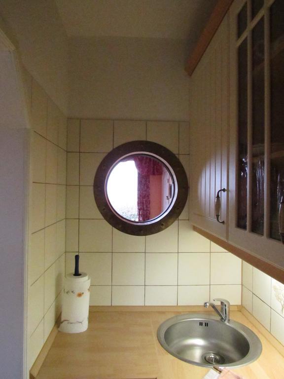 Wyk auf FöhrNordsee "Haus Luttenblick" Whg.: Meeresrauschenアパートメント エクステリア 写真