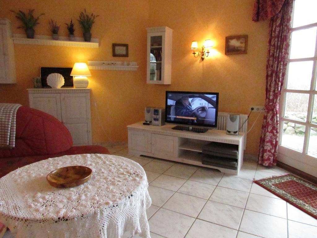 Wyk auf FöhrNordsee "Haus Luttenblick" Whg.: Meeresrauschenアパートメント エクステリア 写真