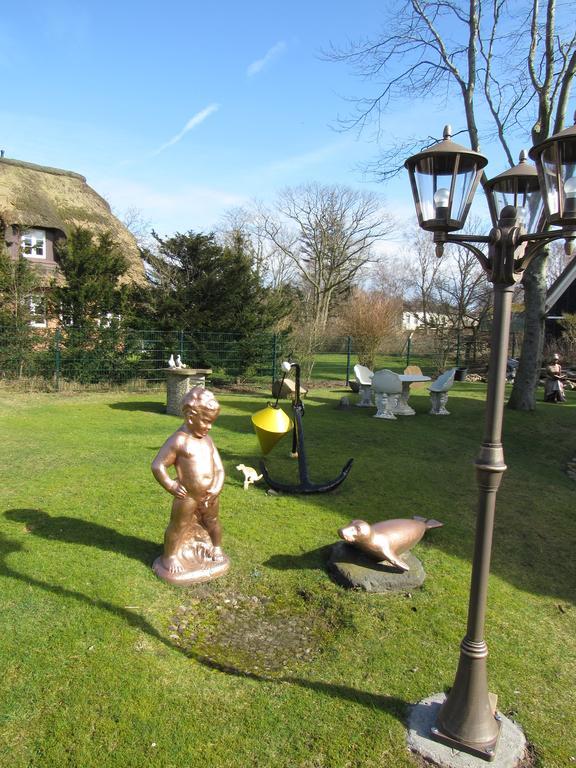 Wyk auf FöhrNordsee "Haus Luttenblick" Whg.: Meeresrauschenアパートメント エクステリア 写真