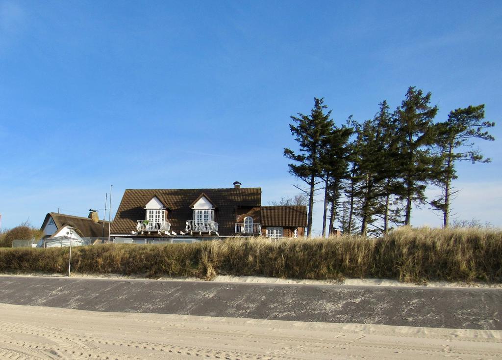 Wyk auf FöhrNordsee "Haus Luttenblick" Whg.: Meeresrauschenアパートメント エクステリア 写真